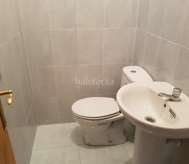 Foto fe66fb21-daf4-422d-8137-3013e6d7efd3. Local comercial a Robla (La)