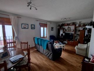 Chalet à Onzonilla. Casa en calle de zamora