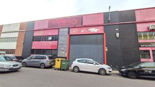 Fabrikhalle in Santovenia de la Valdoncina. Industrial en calle san nicolas