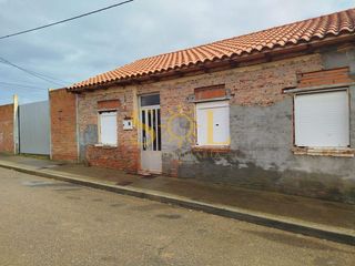 Casa a Calle carlos v 44. En venta casa en la bañeza