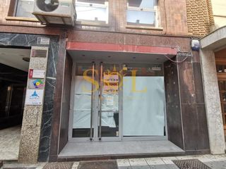 Local commercial à Calle alfonso v 11. Local en pleno centro de león