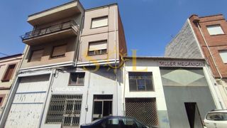 Building in Calle manuel verdejo 5. Edificio en santa maría del paramo con gran potencial para refor