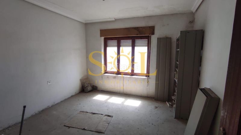 Foto 59d37f8a-49cc-4526-bdea-040ff06e553a. Edificio en calle manuel verdejo 5 edificio en santa maría del paramo con gran potencial para reforma en Santa María del Páramo