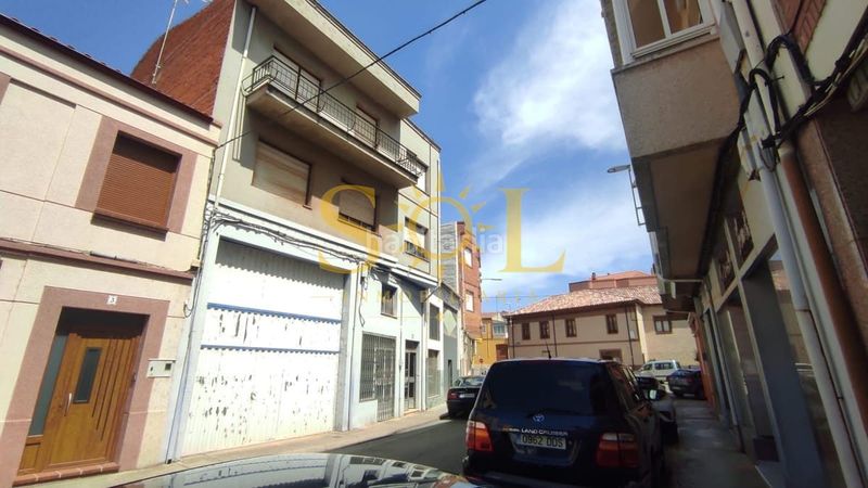 Foto f99e53e7-2876-45b4-8b31-38de98e57dad. Edificio en calle manuel verdejo 5 edificio en santa maría del paramo con gran potencial para reforma en Santa María del Páramo