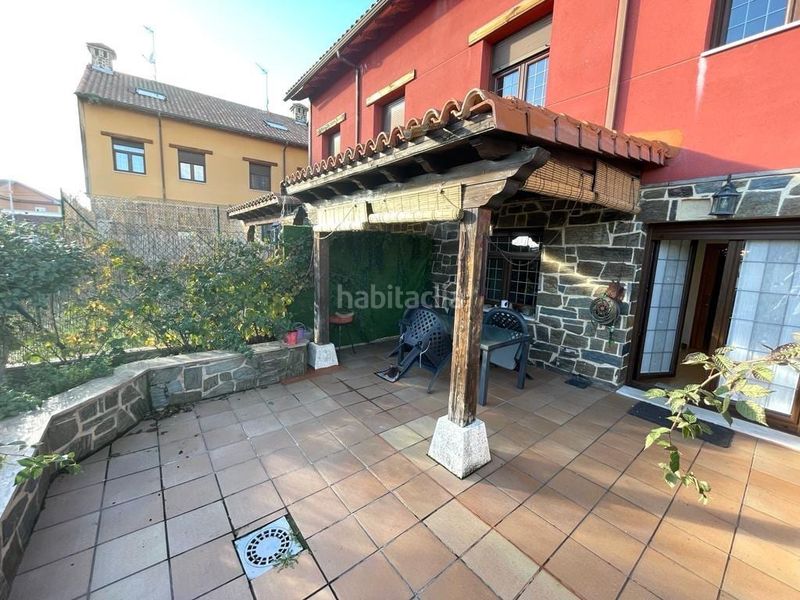 Foto cf921656-3d04-4074-a02e-651de464b056. Casa adossada a calle barrio a Sariegos