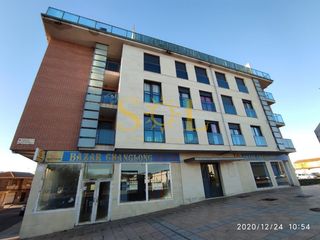Local commercial à Calle alc m castaño 104. Local comercial 1000m2 puente castro