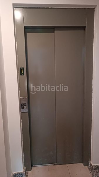 Foto d6b217c2-a8f1-458b-84cb-c391f8e6c4bb. Aparcament cotxe a La Lastra León