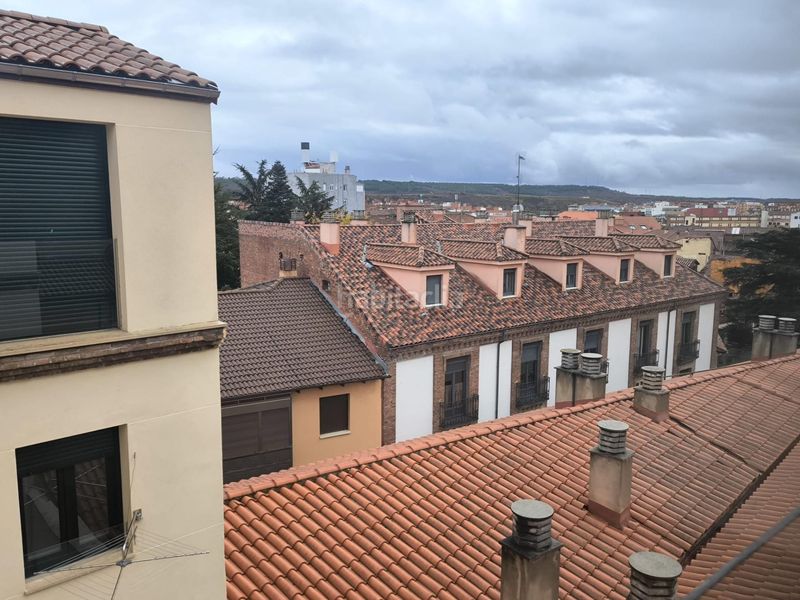Foto 141728a0-43f8-4342-bb74-32885507d6e5. Àtic amb calefacció a San Mamés - La Palomera León
