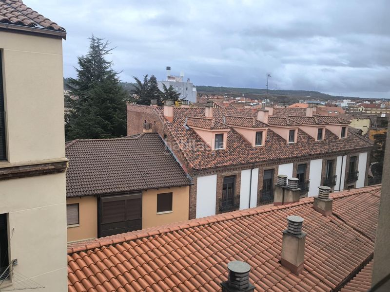 Foto a30cf9d1-2399-4900-beac-56dbe884c304. Àtic amb calefacció a San Mamés - La Palomera León