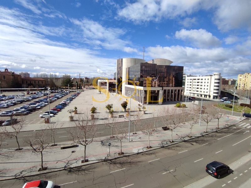 Foto 0544241f-1226-44d1-91a2-26b87f070fb2. Dúplex a avenida de los reyes leoneses 10 10 a Centro Ciudad León