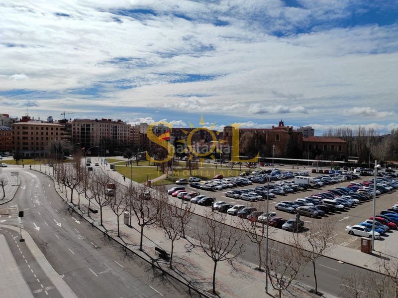 Foto 0bf11530-6c68-4b92-81be-3a49e89426f3. Dúplex a avenida de los reyes leoneses 10 10 a Centro Ciudad León