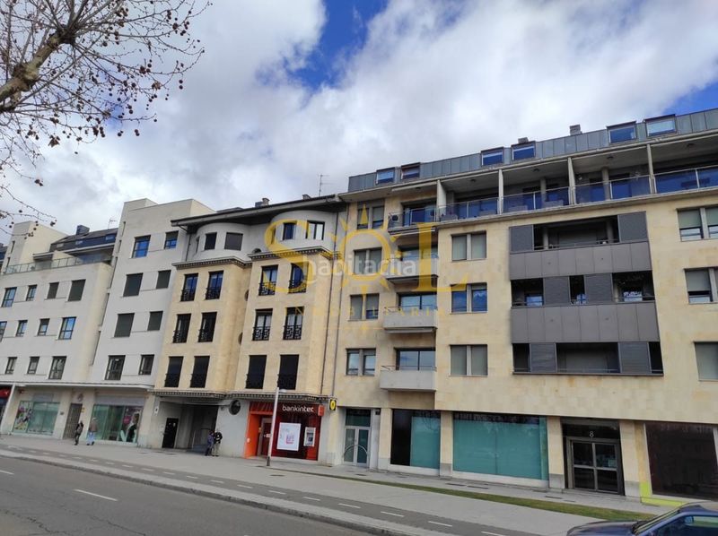 Foto cee46445-9463-48c7-a7c3-62054d18f9a9. Dúplex a avenida de los reyes leoneses 10 10 a Centro Ciudad León