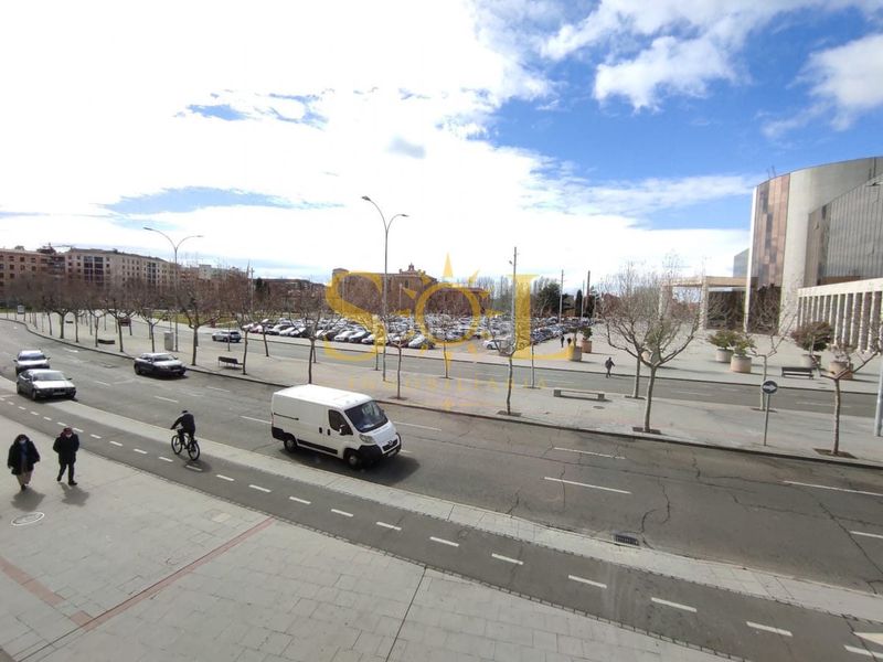 Foto edc77638-4952-4cca-87e7-1842004b632e. Dúplex a avenida de los reyes leoneses 10 10 a Centro Ciudad León