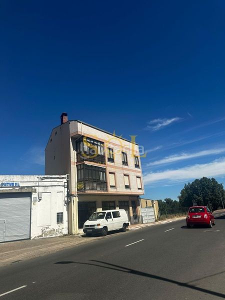Foto dc6fb40e-e987-4346-81c2-1bcb75287436. Edifici a calle alfageme 113 113 a Trobajo del camino