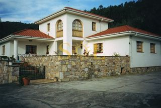 Casa  Lugar de los cabos. Magnifico chalet de dos plantas y sotano en los cabos praviaastu