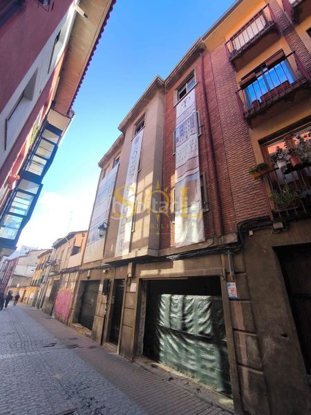 Foto 76ac93bd-c47c-45e3-888d-00f903365ed2. Edifici a Casco Antiguo León