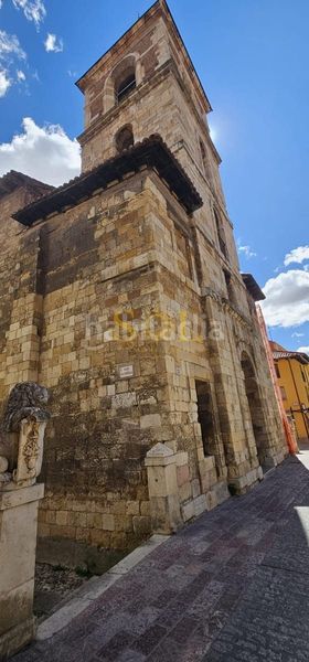 Foto c4fb1e2d-1e8e-4cf4-8456-694a9c17f82b. Edifici a Casco Antiguo León