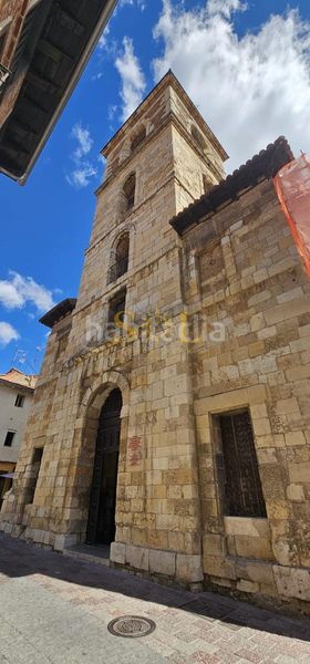 Foto dc100b41-c2ed-4ad7-b763-ede49a0cc3cd. Edifici a Casco Antiguo León