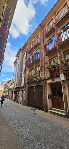 Foto ec889553-2dc5-4888-a977-901db33f85fc. Edifici a Casco Antiguo León