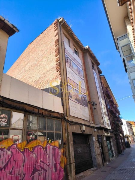 Foto fc6c2ad3-3205-468e-8385-bd3759f7a1b9. Edifici a Casco Antiguo León