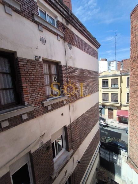 Foto db9aa2b4-a2b1-4d9e-bf17-98cfeb3ab3ad. Pis a Centro Ciudad León