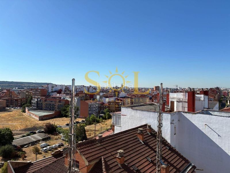 Foto 16e5ed8c-1e9f-4816-8136-447074e0a45a. Pis amb calefacció aparcament a Las Ventas León