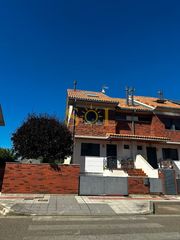 Casa  Calle escipión. Venta de chalet pareado con jardín a tres fachadas
