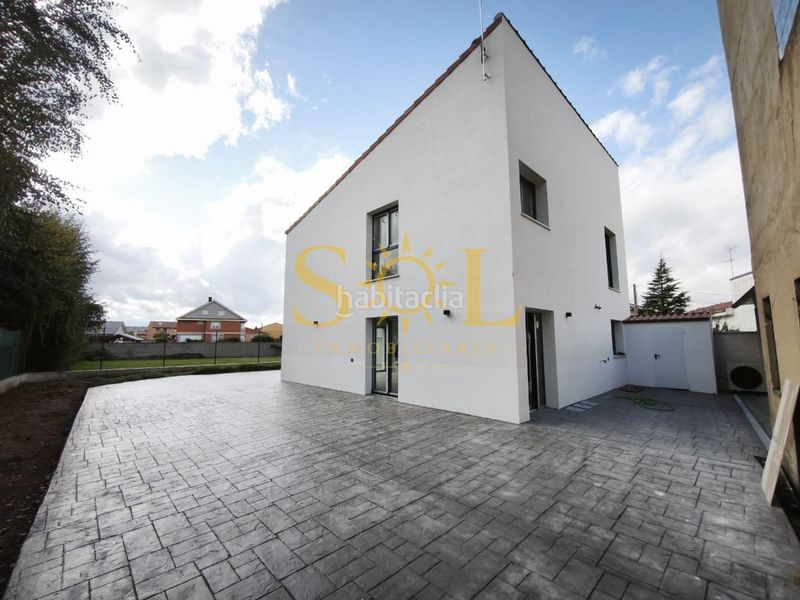 Foto dd0fa776-7cac-415a-8918-139446d22f14. House with heating parking in Sariegos