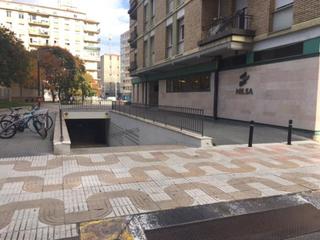 Miete Autoparkplatz in Avenida barañain 18. Garaje san juan