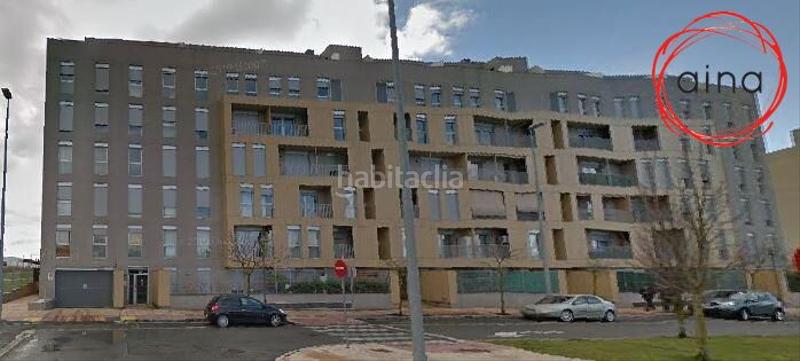 Foto 54079552-2514-45c1-9b7d-d89abaff76b1. Aparcament cotxe a calle madres de la plaza de mayo 1 a Berrioplano