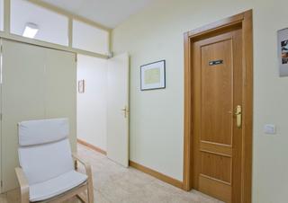 Rent Office space in Calle manuel iribarren 2. Oficina en ermitagaña