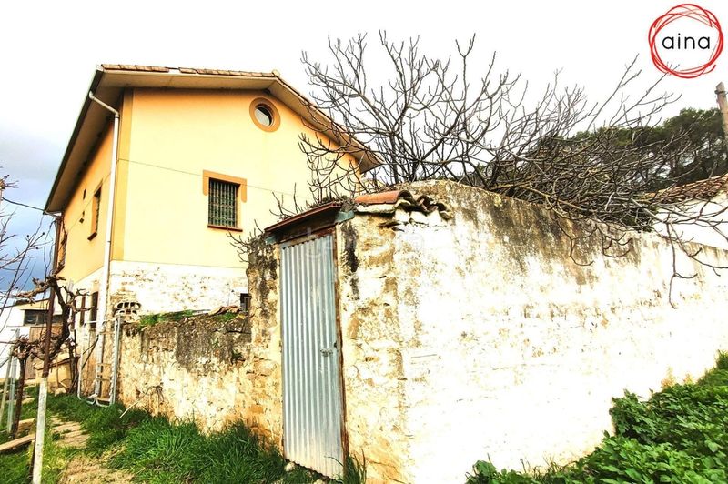 Foto 483e949f-d0a3-48de-9423-d090d3d86234. Edificio en Pueyo / Puiu