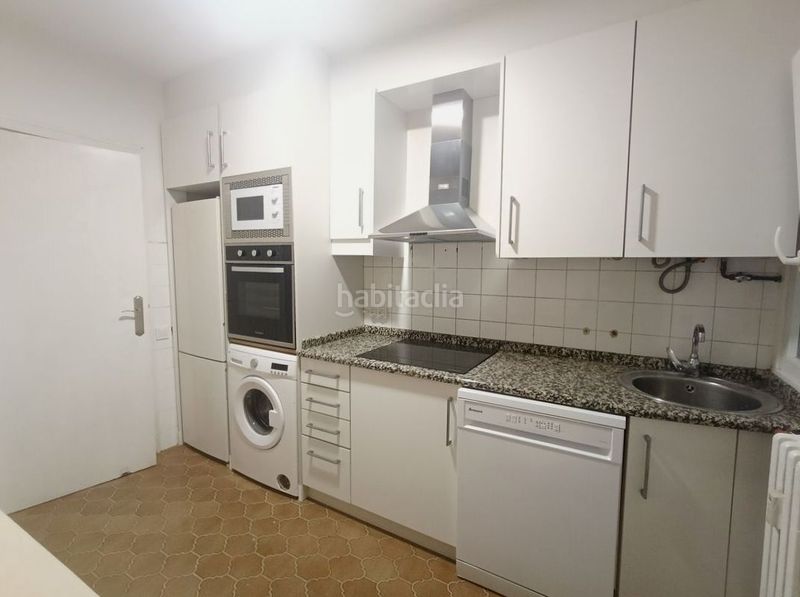 Foto 5282ecad-3d4c-44a8-9fef-016e452db342. Rent flat in plaza los olmos 2 in Barañáin / Barañain