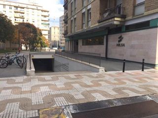 Aparcament cotxe a Avenida barañain 18. Garaje san juan