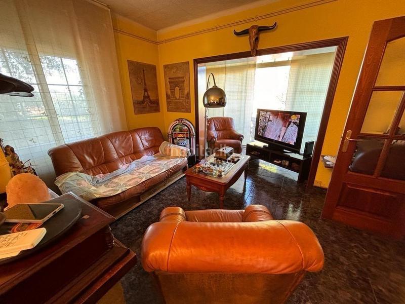 Foto afaa3d8a-fa81-41f7-a7a9-43e7a05e3cdc. Casa con riscaldamento parcheggio in Montornès del Vallès