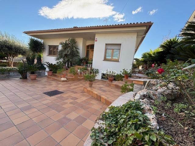 Foto 9806b394-075a-4a32-9828-03c5da5eb2dd. Chalet casa en can duran con un gran valor por ubicación en Canovelles