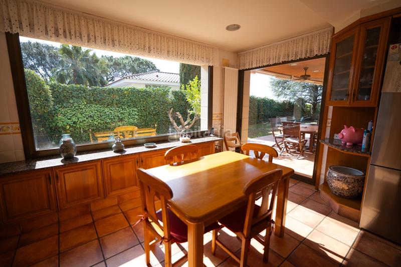 Foto 072bac80-9e18-4925-8bdf-d13f7723117e. Chalet imponente villa en can teixidó en Alella