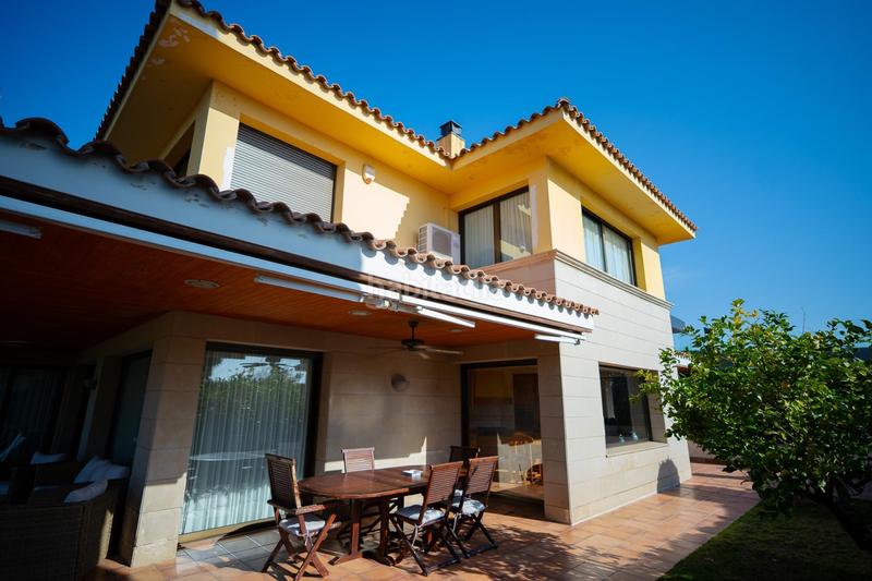 Foto 0f0dd487-f0f2-4a61-988d-4d193d0a9730. Chalet imponente villa en can teixidó en Alella