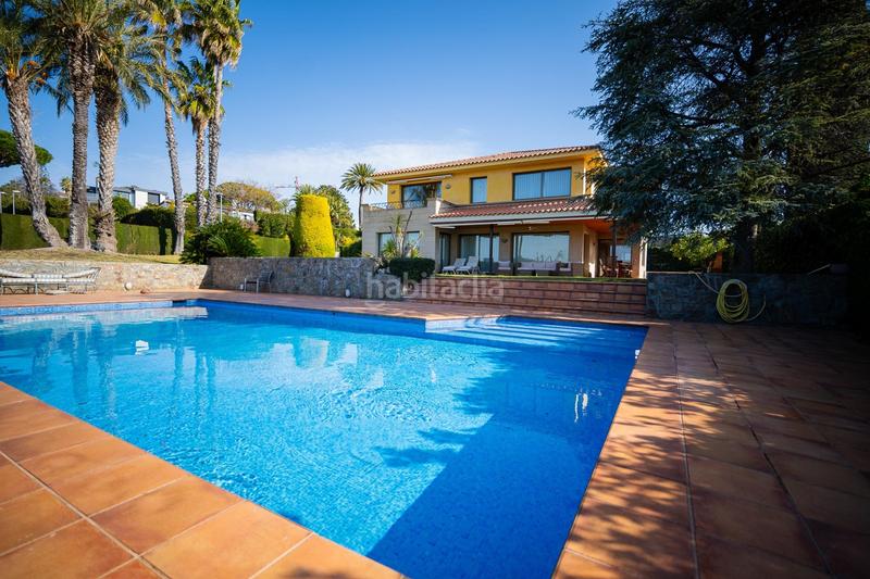 Foto 1a786b97-0006-47ea-b4b2-999c8bf50e6c. Chalet imponente villa en can teixidó en Alella