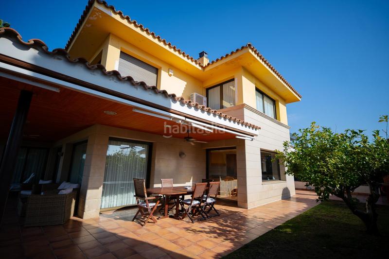 Foto 4a08102d-f05d-4383-ac11-6ce436578e7e. Chalet imponente villa en can teixidó en Alella