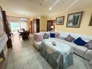 Casa adossada a Centre. Cntrico adosado esquinero en el masnou