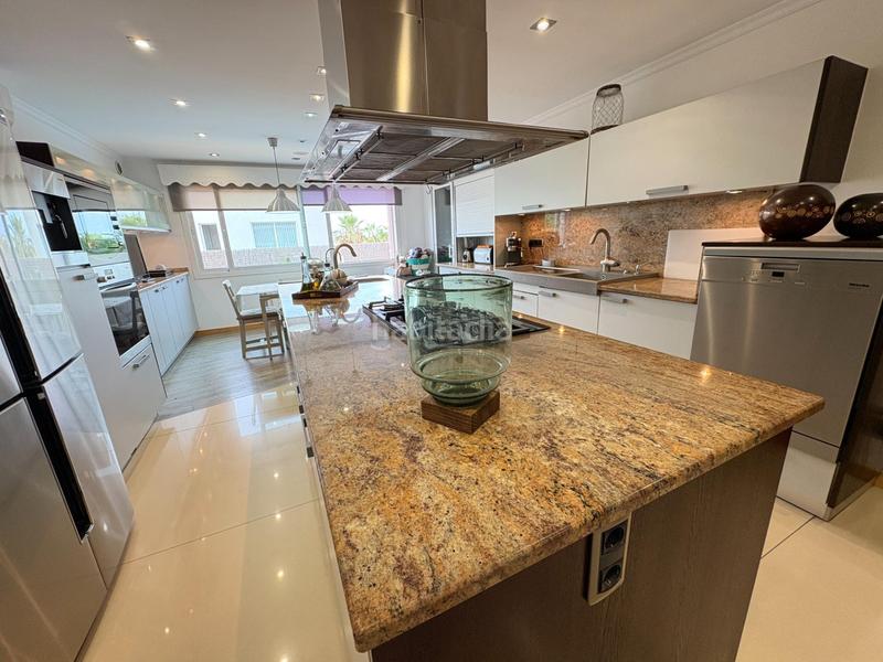 Foto a6f44aa8-6520-44b0-bef0-35c259d5024e. Chalet maravillosa villa con vistas al mar en Alella