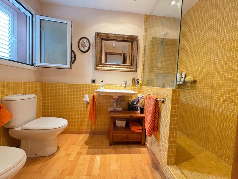 Foto ffe34b89-17bc-4ec7-92a9-ca73336ac291. Chalet maravillosa villa con vistas al mar en Alella