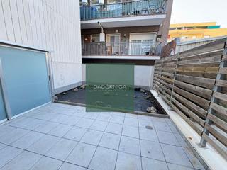 Appartement à Hostal. Espectacular planta baja con entrada independiente, patio privad