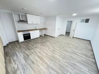Location Studio à Bellresguard-Can Teixidó. Piso tipo loft local  a pocos metros del mar