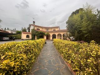 Masía en Santa Eulàlia de Ronçana. Espectacular casa a 4 vientos en el centro pueblo