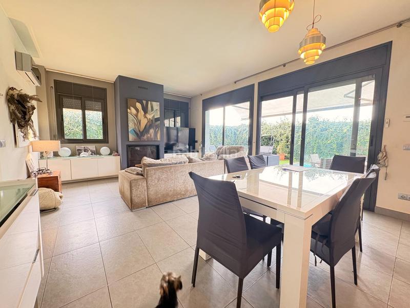 Foto 19507331-589e-48c5-91e2-6ebcb7b12648. Xalet amb calefacció aparcament piscina a Pinemar Pineda de Mar