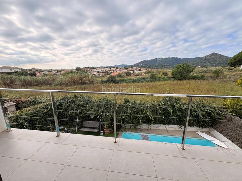 Foto 96089fa4-cbeb-4cc4-b24b-aaeb2030b923. Xalet amb calefacció aparcament piscina a Pinemar Pineda de Mar