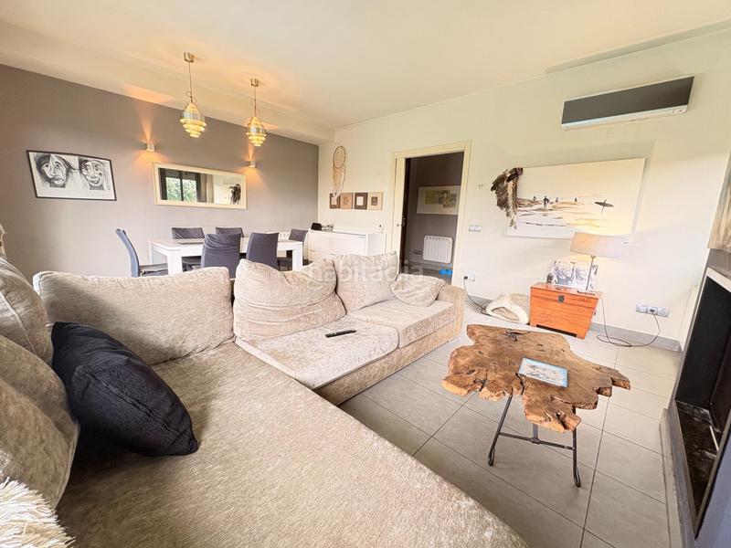 Foto b45814be-51b6-481c-b0a5-a3a44a794086. Xalet amb calefacció aparcament piscina a Pinemar Pineda de Mar