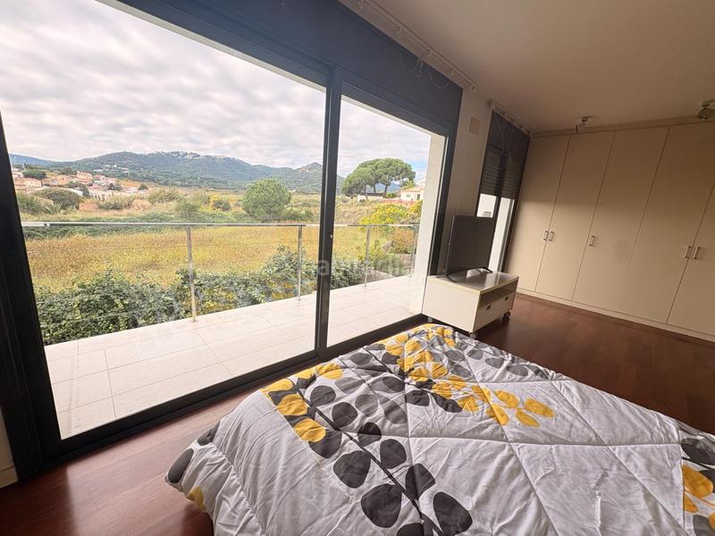 Foto b697949d-e583-4151-88a1-d8d544d3e8a8. Xalet amb calefacció aparcament piscina a Pinemar Pineda de Mar